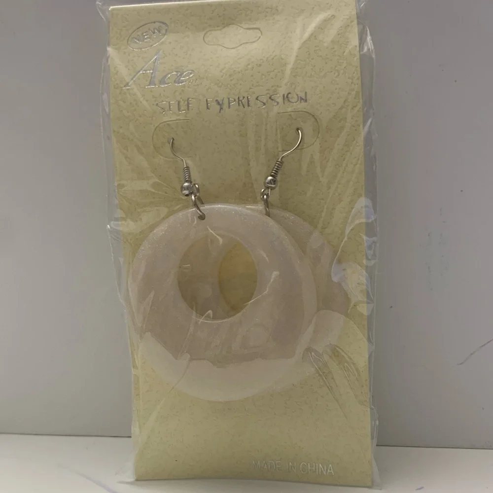 Earring - Picture 3 of 4